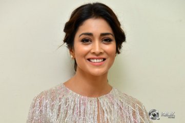 Shriya Saran New Stills